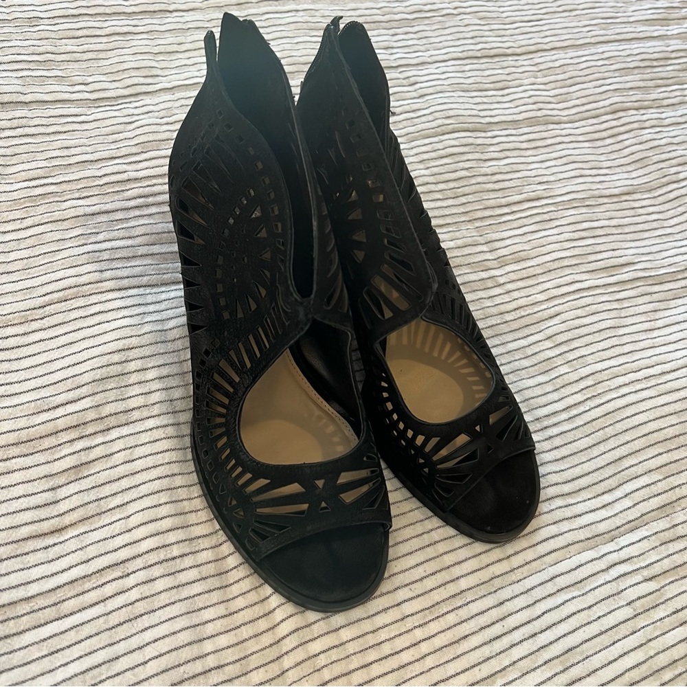 Black Suede Vince Camuto Block Heel Cage Sandal Booties 9